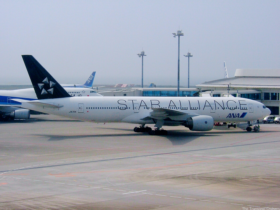 写真画像　全日空(ANA)NH　ボーイング777-200(Boeing777-200) JA711A　スターアライアンス特別塗装機(StarAlliance)