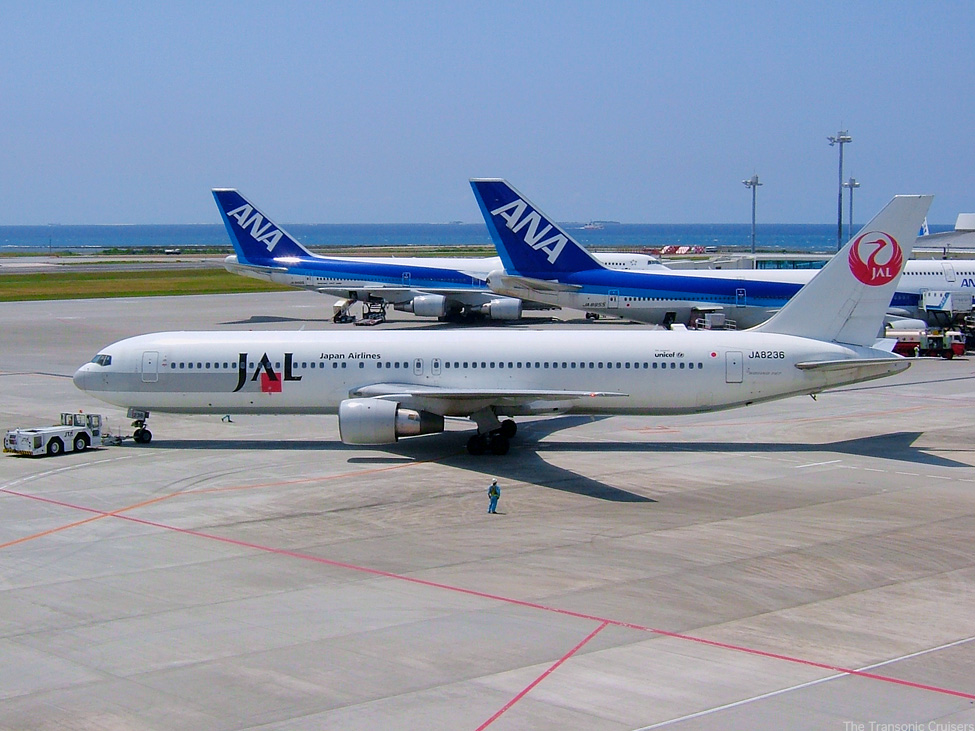 写真画像　日本航空(JapanAirlines)JL JAL　ボーイング767-300(Boeing767-300) JA8236