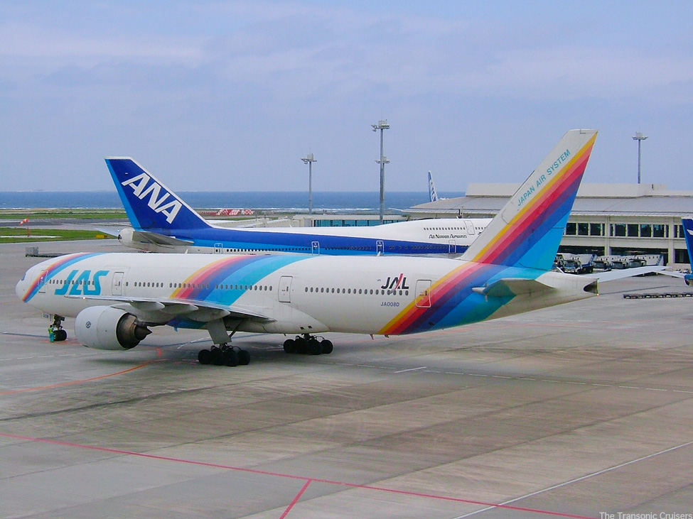 写真画像　日本航空(JapanAirlines)JL JAL　ボーイング777-200(Boeing777-200) JA008D レインボーセブン(RainbowSeven Rainbow7)