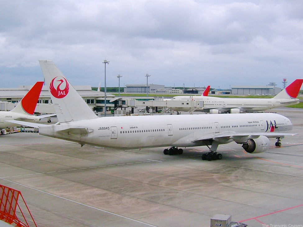 写真画像　日本航空(JapanAirlines)JL JAL　ボーイング777-300(Boeing777-300) JA8945